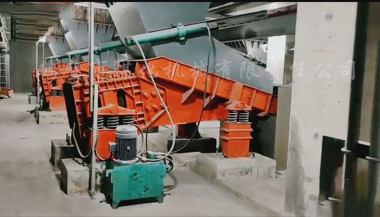 XZG雙質(zhì)體振動給料機(jī).png